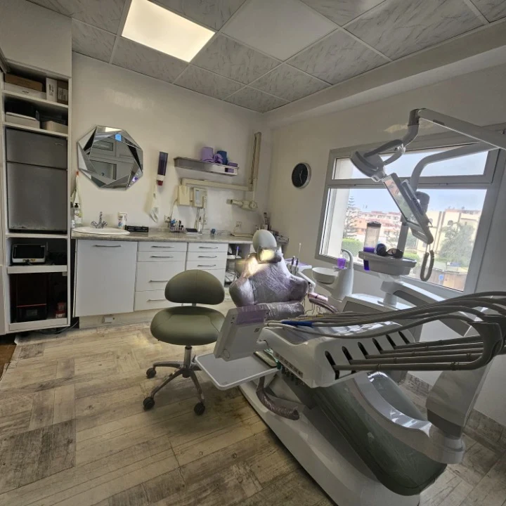 salle-soins-dentaire-moderne-smiles